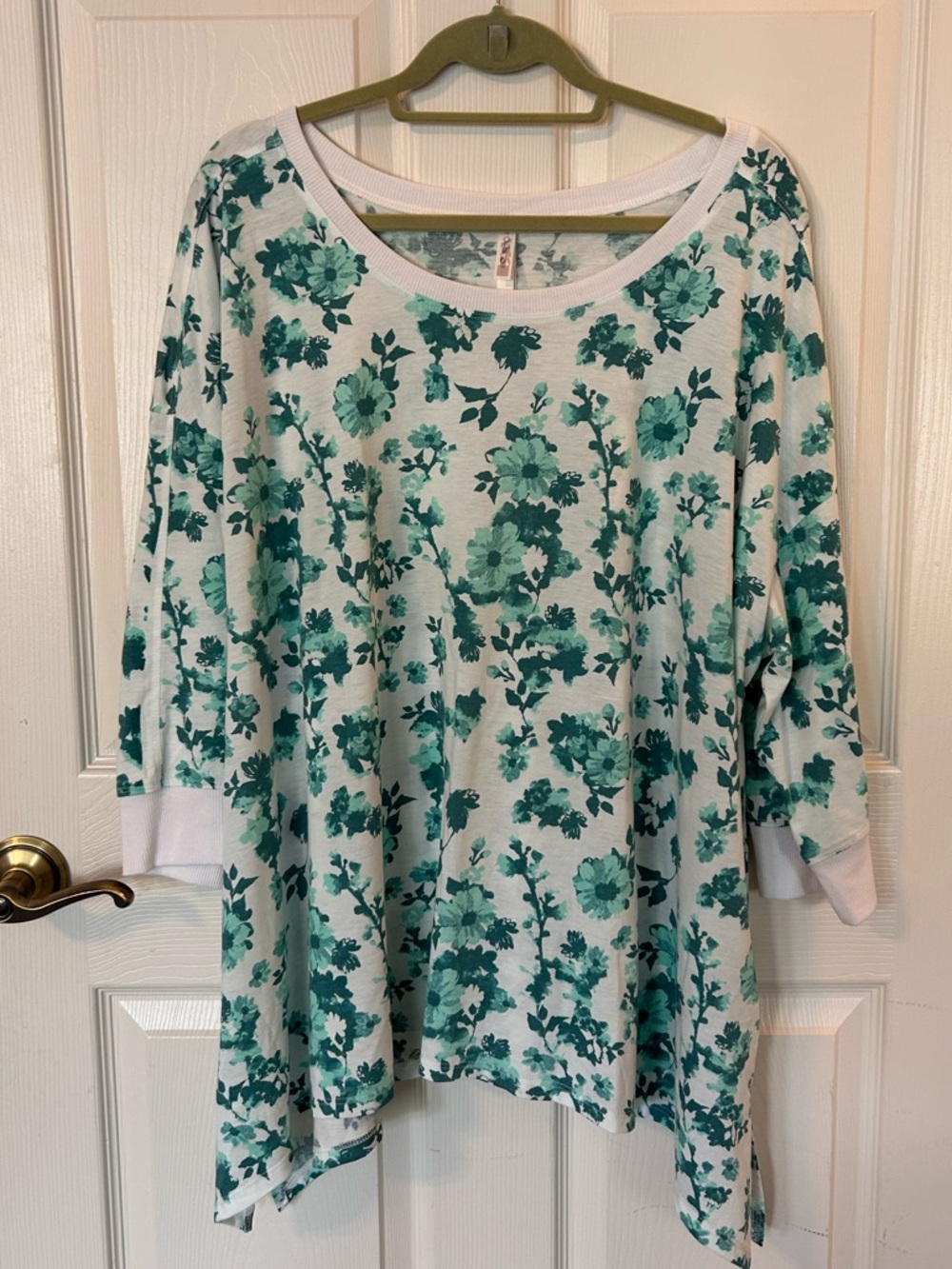 Lularoe’Kate’ Floral Patterned Top
